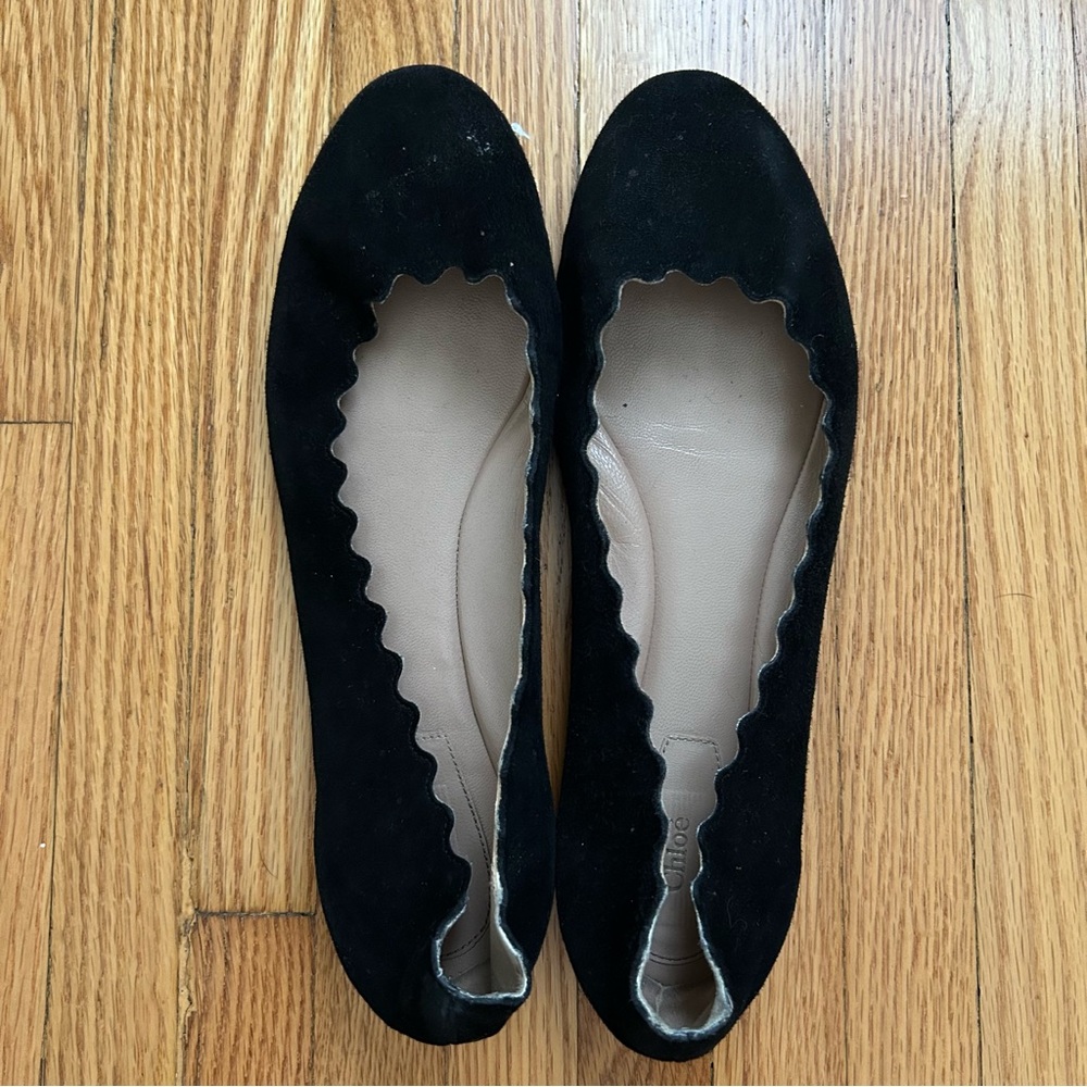 CHLOÉ Black Suede Lauren Scalloped Ballet Flats || 39.5